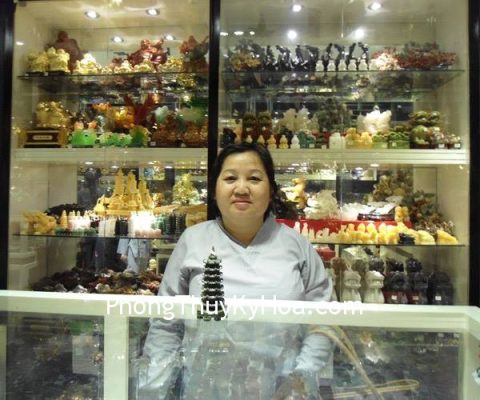 Chị Hồng - khách hàng mua Tháp Văn Xương Lam Ngọc M141