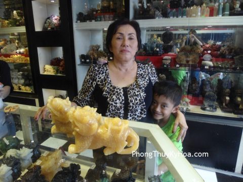 Cô Hữu - khách hàng mua Tỳ hưu hoàng long vẩy rồng M015