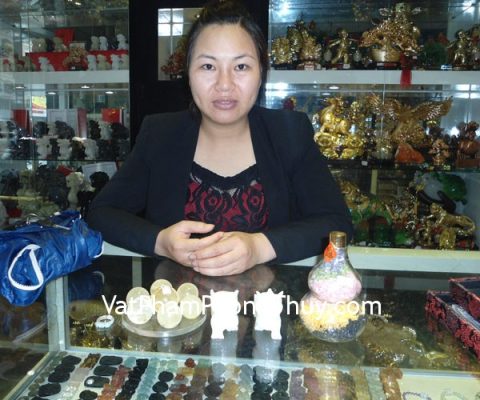 Chị Phước An - khách hàng mua tỳ hưu bạch ngọc, đĩa thất tinh và nhẫn mẫu đơn
