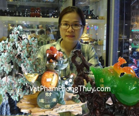 Chị Lan - khách hàng mua cây tài lộc Đông linh, tỳ hưu xanh và tượng hồ lô xanh
