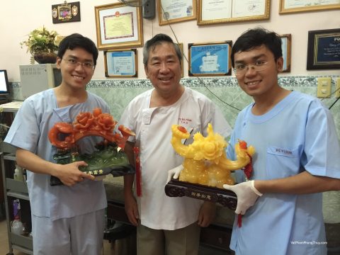 Bác sĩ Minh - khách hàng mua tượng Như Ý Mẫu Đơn H496G và A223