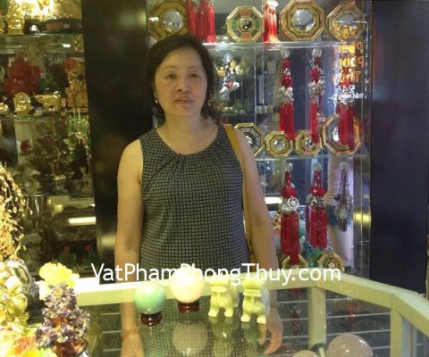 Chị Giang - khách hàng mua tỳ hưu Bắc Kinh xanh chuẩn, quả cầu thạch anh hồng HM154-2036 và quả cầu đá ngọc Đông linh HM158-1445