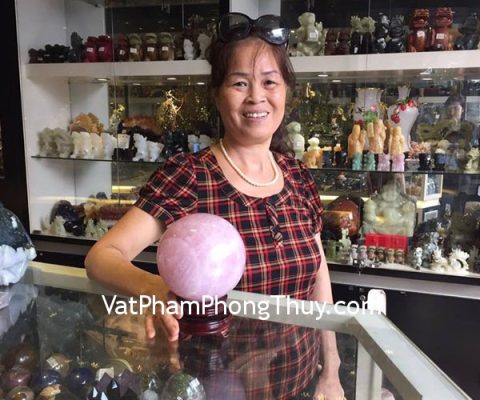 Cô Ngọc - khách hàng mua quả cầu thạch anh hồng HM154-12358