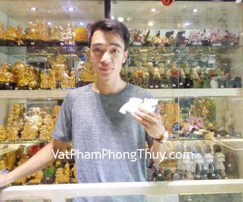 Anh Tấn - khách hàng mua Tỳ hưu Bạch ngọc cõng gậy như ý H006