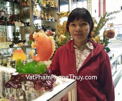 Chị Lan  - khách hàng mua tượng cá chép đỏ phun lộc H297G