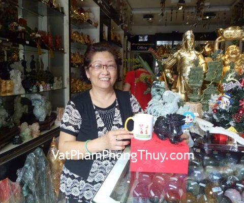 Cô Quế - khách hàng mua tượng tỳ hưu bắc kinh trung BKD-M