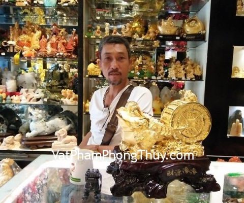 Chú Quý - khách hàng mua tỳ hưu bắc kinh đen chuẩn BKD-S và thiềm thừ kéo xe vàng K146M