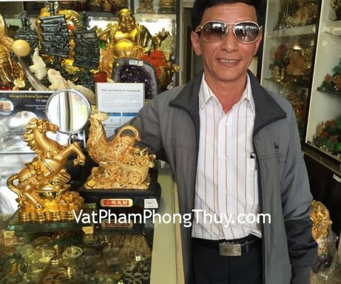 Chú Sơn - khách hàng mua tượng ngựa G107A và tượng gà kéo xe tiền G046A