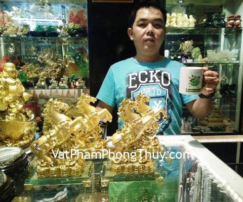 Anh Linh - Khách hàng mua Ngựa vàng đế thủy tinh G107A