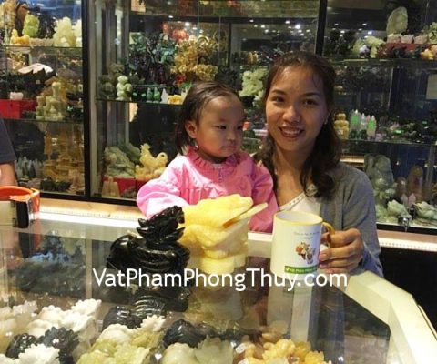 Vợ chồng Anh Phong - Khách hàng mua Tỳ hưu hắc ngà GM008 và Thiềm thừ hoàng long GM021