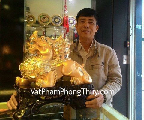 Chú Tôn- khách hàng mua tỳ hưu vàng A051