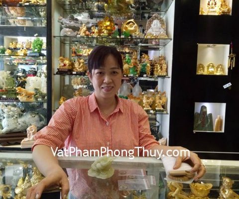 Chị Nhung - khách hàng mua thiềm thừ cẩm thạch chuẩn CTT-S và chuông gió 5 ống CG1240