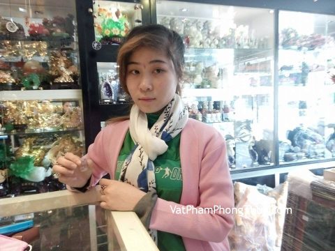 Chị Nhẫn - khách hàng mua mặt hồ ly đá thạch anh tím S6343