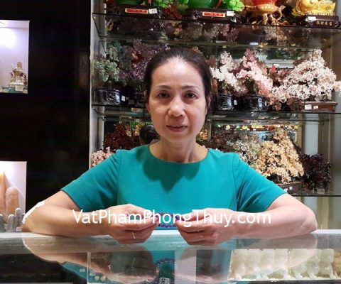 Cô Liên- khách hàng mua chuỗi thạch anh tím đậm Uruguay A+++ S6361-S3-1190