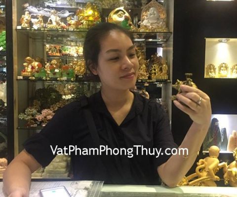 Chị Hương- khách hàng mua tượng heo dồng cõng gậy như ý nhỏ D155
