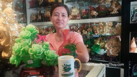 Chị Phương - khách hàng mua giỏ mẫu đơn xanh H225G và bình sen đỏ uyên ương H481G