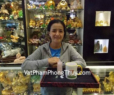 Chị Trường - khách hàng mua tháp văn xương thạch anh hồng GM171 và ve phỉ thúy S6325