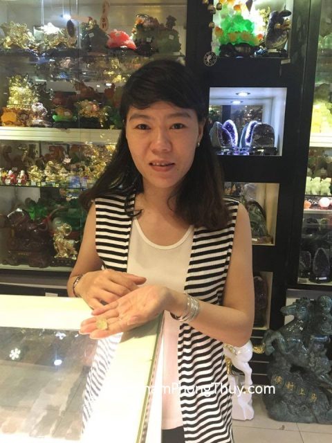 Chị Hồng - khách hàng mua mặt Tỳ Hưu thạch anh vàng S764