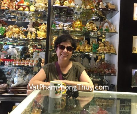Cô Xuyến - khách hàng mua tỳ hưu bắc kinh đen chuẩn BKD-S