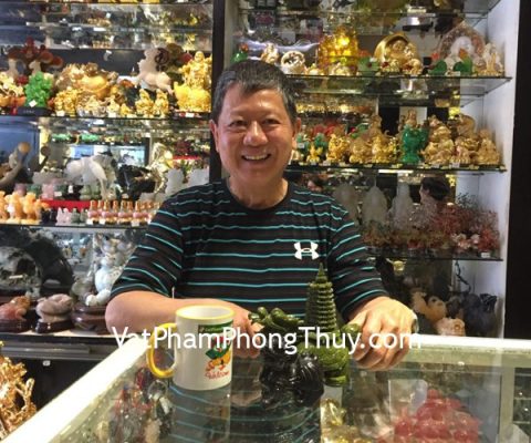 Chú Tân - khách hàng mua long quy cõng tháp lam ngọc GM029 và tỳ hưu băc kinh đen chuẩn BKD-S