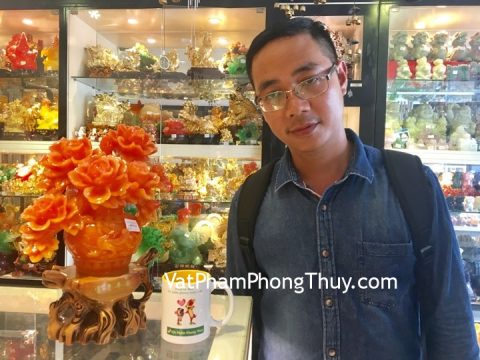 Anh Luân - khách hàng mua bình mẫu đơn ngọc đỏ khắc tỳ hưu G123A
