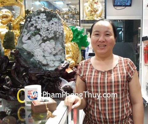 Chị Thảo - khách hàng mua mặt tỳ hưu phỉ thúy S5151-4832 và mặt tỳ hưu phỉ thúy nhỏ S2008