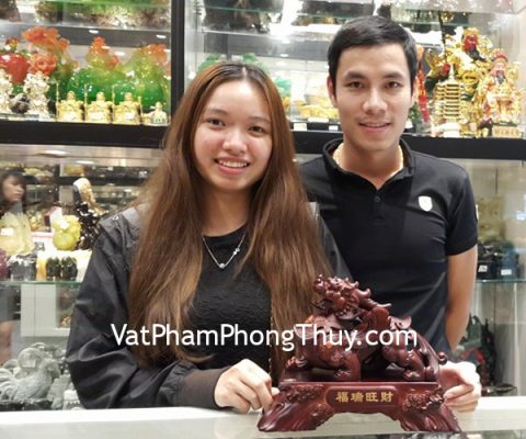 Anh Thái - khách hàng mua tỳ hưu vượng tài E018