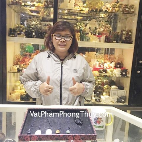 Chị Kim - khách hàng mua Tỳ hưu vẩy rồng S933, Phật A Di Đà S6507-8, Phật Bất Động Minh Vương S6507-7, Phật Di Lặc mắt mèo S6483, Phật Di Lặc Phỉ thúy S6327, Chuỗi Tỳ hưu S6415