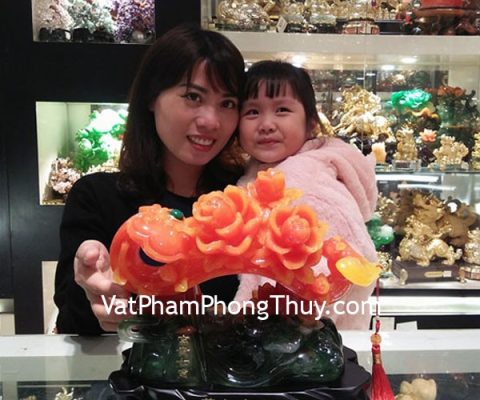 Chị Thuỷ - khách hàng mua tượng gậy như ý  mẫu đơn G118A