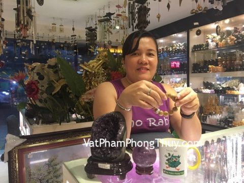 Chị Hoa - khách hàng mua bông thạch anh tím H089-S5-8946, quả cầu thạch anh tím GM142-S5-4590, vòng tay trầm hương S986