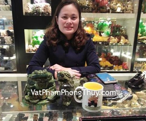 Chị Chinh - khách hàng mua thiềm thừ lam ngọc lớn và tỳ hưu lam ngọc lớn