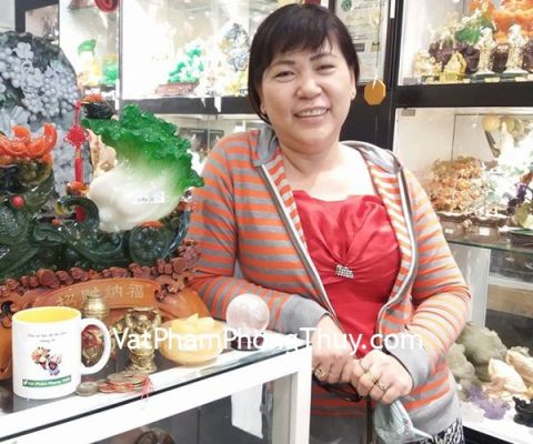 Chị Hoa - khách hàng mua hồ lô bát tiên D204, quả cầu thạch anh trắng GM148-S4-2683 và phật di lạc đồng nhỏ D137