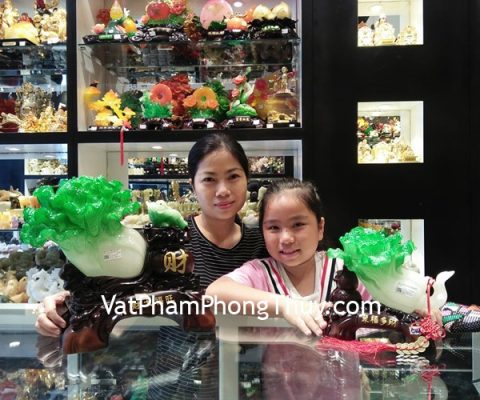 Chị Huyền - khách hàng mua tượng bắp cải bên hồ lô C166A và C162A