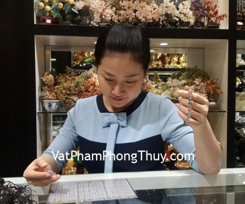 Chị Ngọc Anh - khách hàng mua chuỗi  thạch anh dâu xanh đỏ S6654-1173