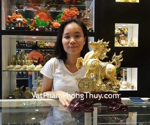 Chị Nguyên Anh - khách hàng mua tượng ngựa vàng trên như ý H306G