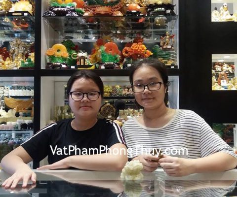Chị Ngọc - khách hàng mua thiềm thừ Tây Tạng CTT-S và vòng bản mã não đen S6714, vòng mã não xanh S6478