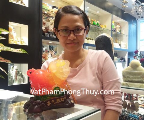 Chị Trâm - khách hàng mua tượng heo H389G và vòng tay S971