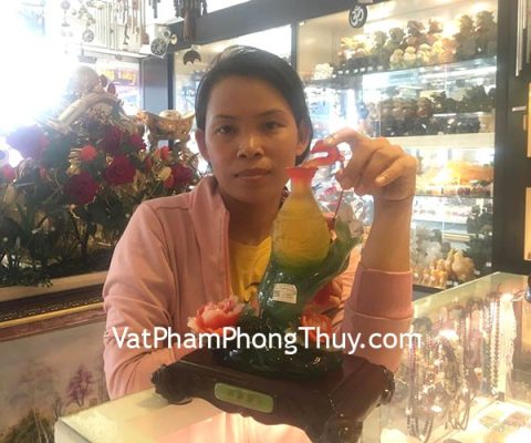 Chị Hiền - khách hàng mua bình tài lộc như ý trên tay phật C173A