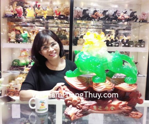 Chị Thu Hồng - khách hàng mua Tỳ hưu xanh chữ phước lớn H109G