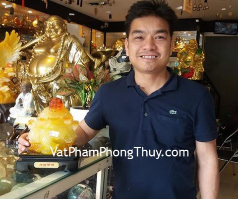 Anh Hoàng - khách hàng mua bông thạch anh tím và phật di lạc cam vàng ngồi