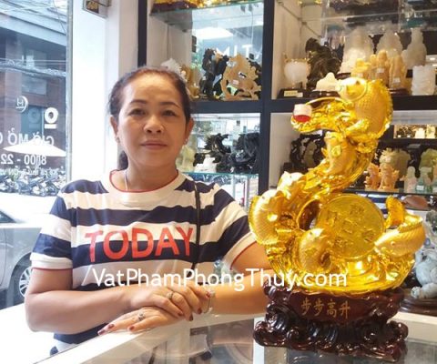 Chị Hồng Thu - khách hàng mua tượng cá chép C092A
