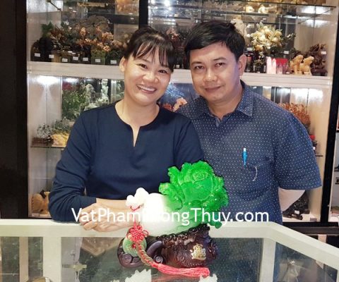 Anh Chị Tuyết - khách hàng mua Bắp cải xanh Chiêu tài tấn bảo LN081