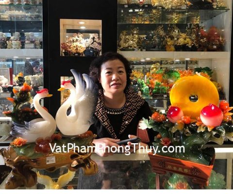 Cô Hạnh - khách hàng mua tượng thiên nga A171 và tượng đào tiên LN213