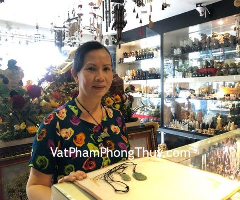 Cô Hai-khách hàng mua Phật bản mệnh Phỉ Thúy xanh Phổ Hiền Bồ Tát S6865-4 và Phật bản mệnh Phỉ Thúy xanh Hư Không Tạng Bồ Tát S6865-2