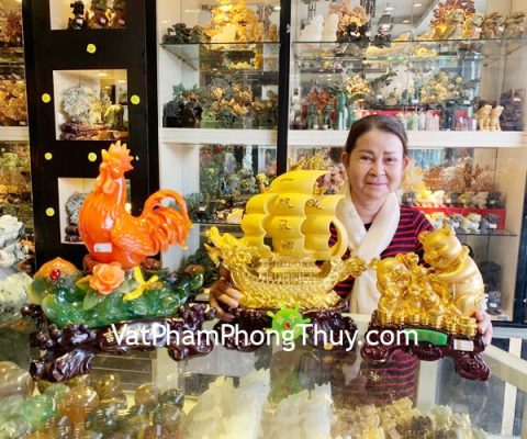 Cô Phương - khách hàng mua Gà ngọc đỏ như ý xanh G056A, Thuyền buồm rồng vàng kim LN139, Gia đình heo vàng LN030