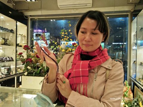 Chị Tâm - Khách hàng mua Mặt ve ngọc Phỉ Thúy xanh nhỏ S6628.