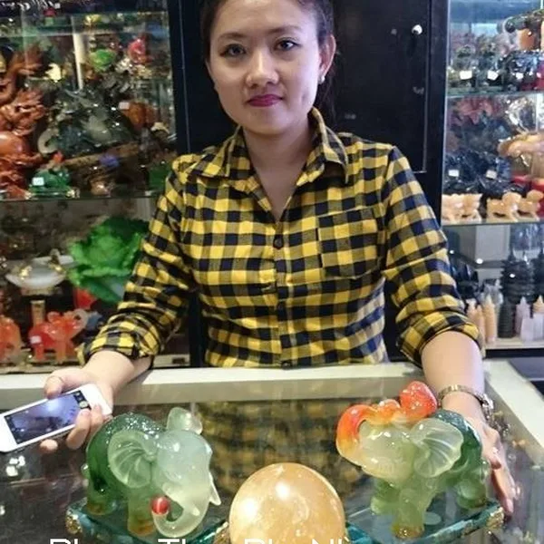 Chị Trinh - Khách mua cặp voi xanh cát tường E287 và Quả cầu thạch anh vàng M191