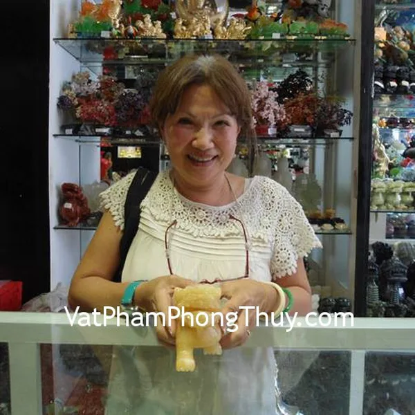 Cô Liên - khách hàng mua Tỳ hưu hoàng long trơn M014