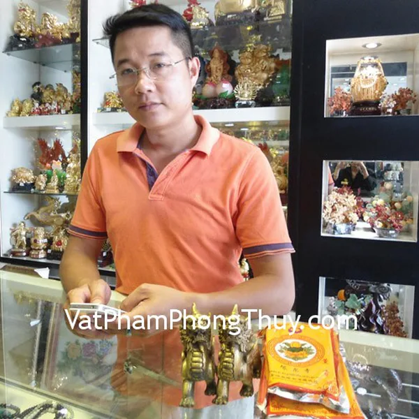 Anh Hùng - khách hàng mua tỳ hưu đồng, bột tẩy uế, nhẫn ngọc Phỉ thúy