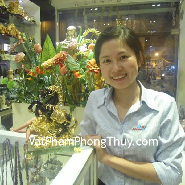 Chị Thủy - khách hàng mua tượng ngựa bên bắp cải H316G